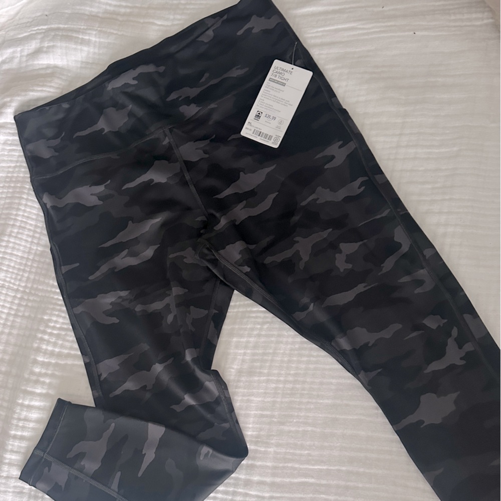 Athleta NWT Ultimate 7/8 Tight - Black Camo Legging